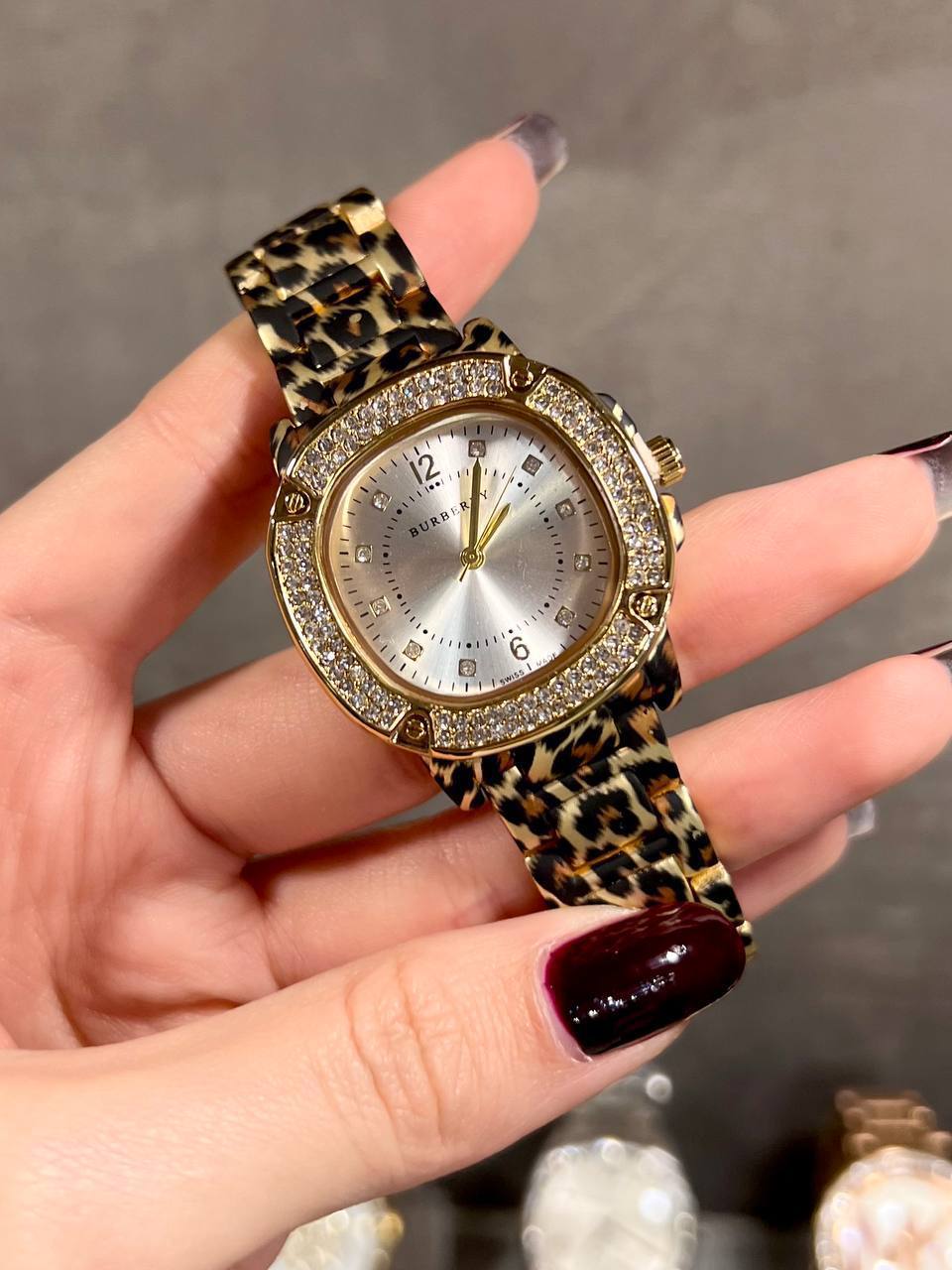 BURBERRY WOMEN HIGH QUALITY WATCH.